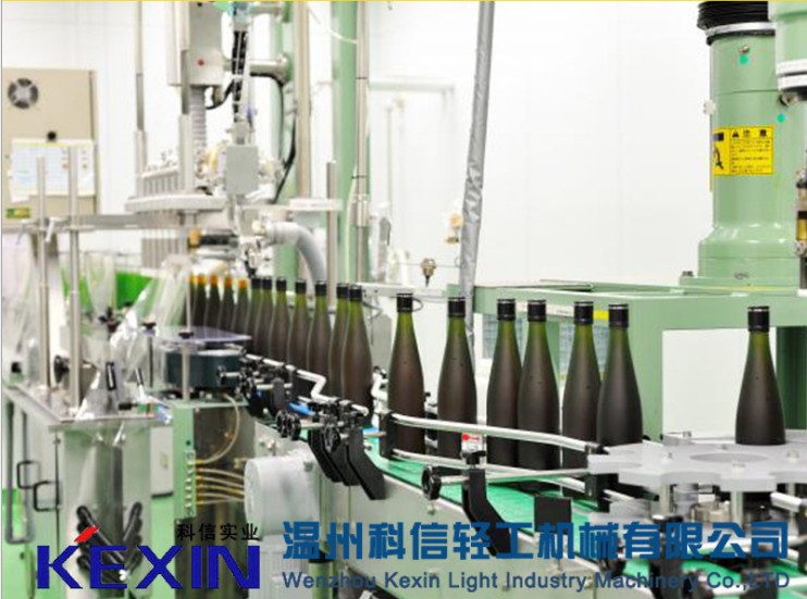 果汁生產(chǎn)設(shè)備三合一灌裝機(jī)|果汁灌裝機(jī)價(jià)格
